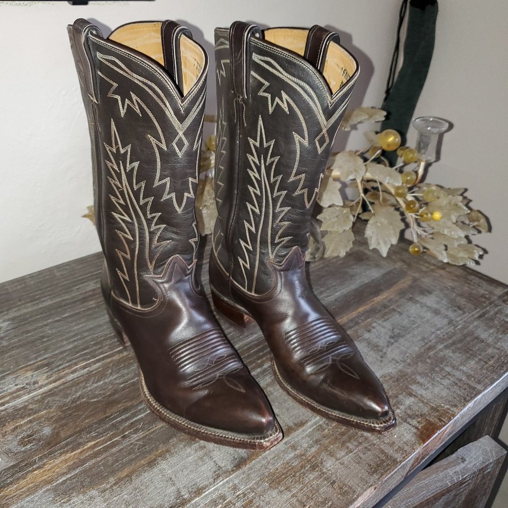 Men’s Tony Lama Boot 6D Dark Brown, Mid Calf,Pointed Toe, Elaborate Stitching